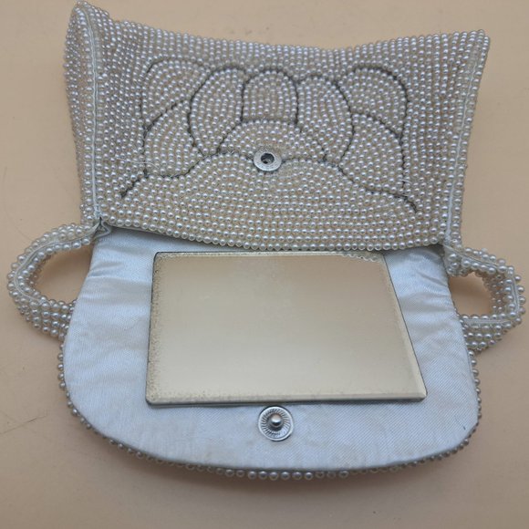Vintage Beaded Make Up Bag With Original Mirror image 1      Vintage Beaded - Picture 7 of 10